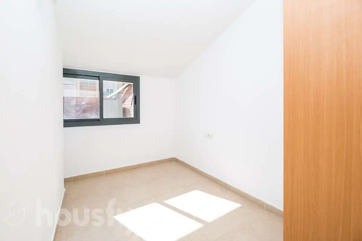 Dormitori de Dúplex en venda en Vallirana amb Calefacció, Terrassa i Balcó