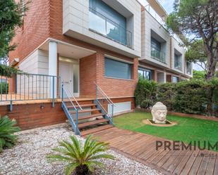 Vista exterior de Casa adosada de lloguer en Gavà amb Terrassa, Piscina i Balcó