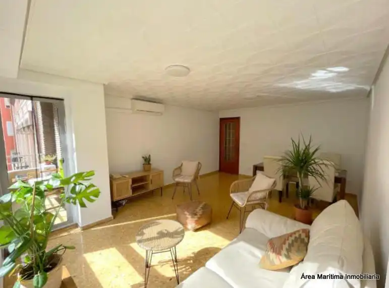 Living room of Flat for rent in Valencia  with Air Conditioner, Heating and Furnished