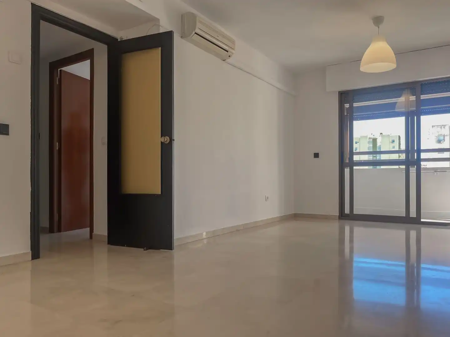 Wohnung zur Miete in Sevilla mit Klimaanlage, Heizung und Terrasse