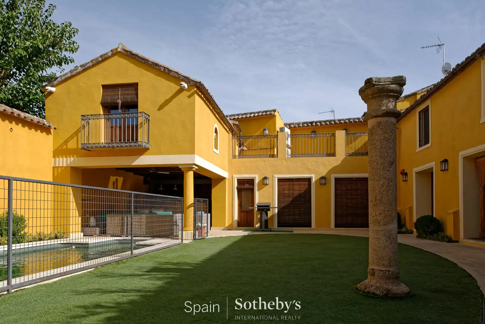 Vista exterior de Casa o xalet en venda en Las Herencias amb Aire condicionat, Calefacció i Jardí privat