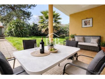Villa con piscina in vendita a Calle Avenida Damian Tellez Lafuente
