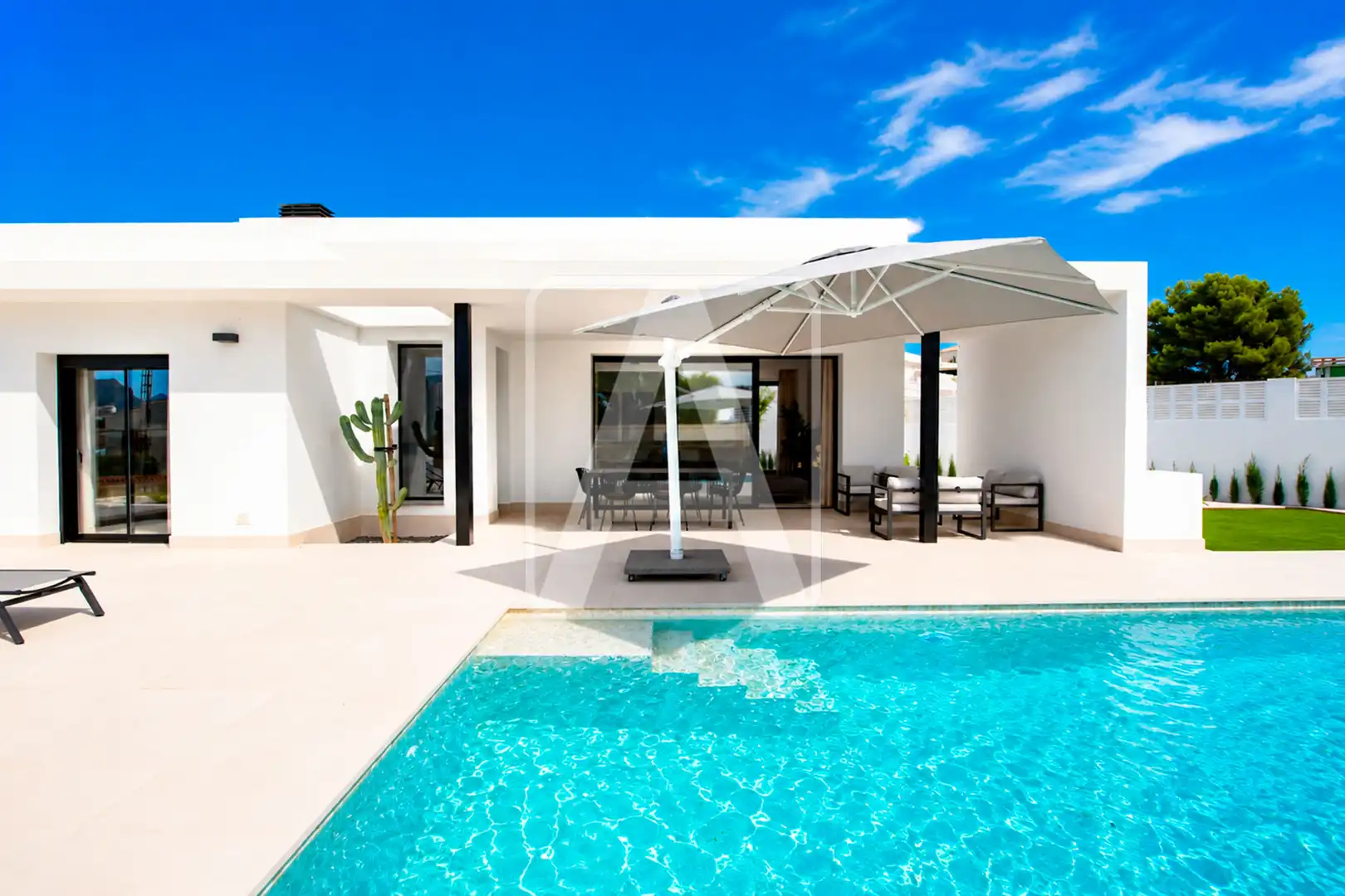 Chalet con piscina en venta en Marisol Park - Ortembach - Los Almendros, imagen 13