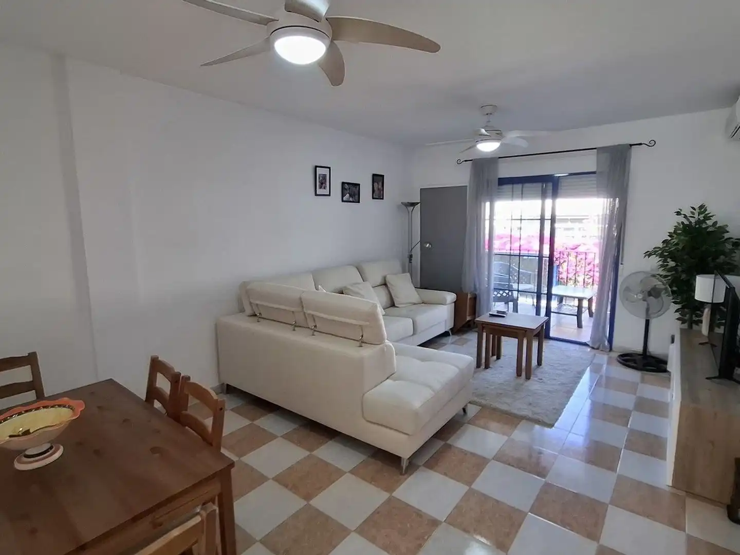 Sala d'estar de Casa adosada en venda en Los Gallardos amb Aire condicionat, Terrassa i Piscina