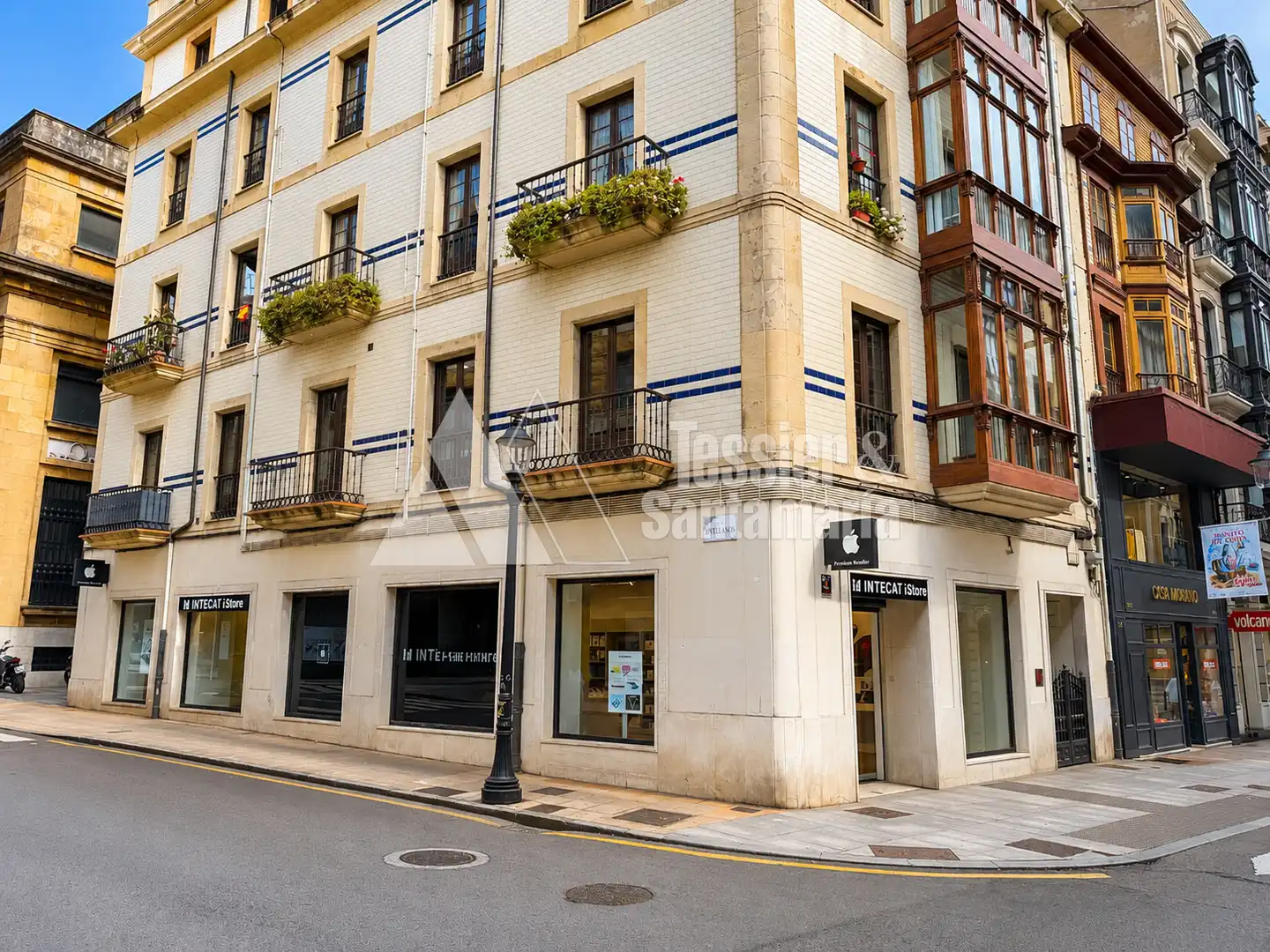 Vista exterior de Pis de lloguer en Gijón  amb Calefacció, Parquet i Moblat