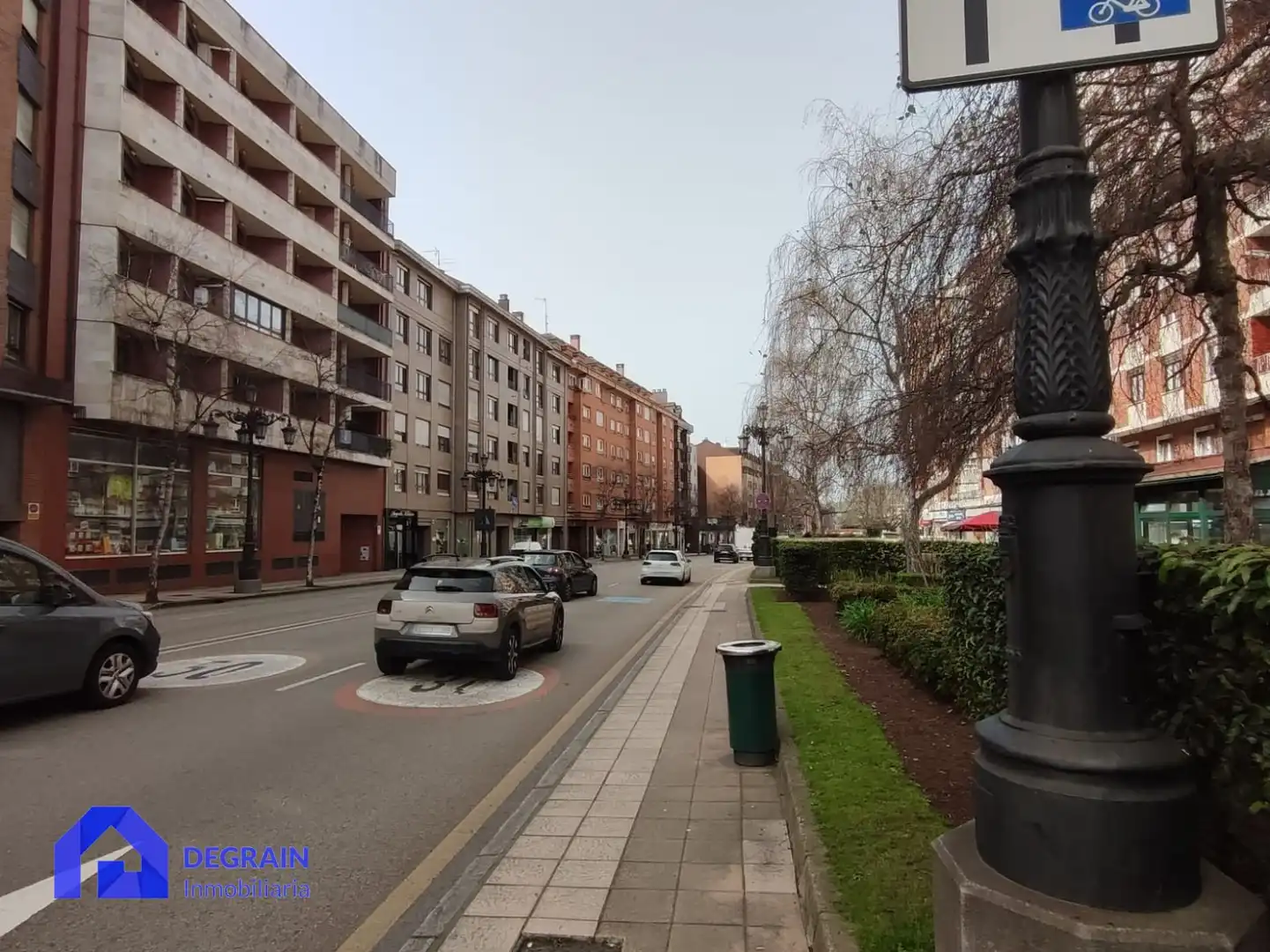 Außenansicht von Wohnung zum Verkauf in Oviedo  mit Abstellraum
