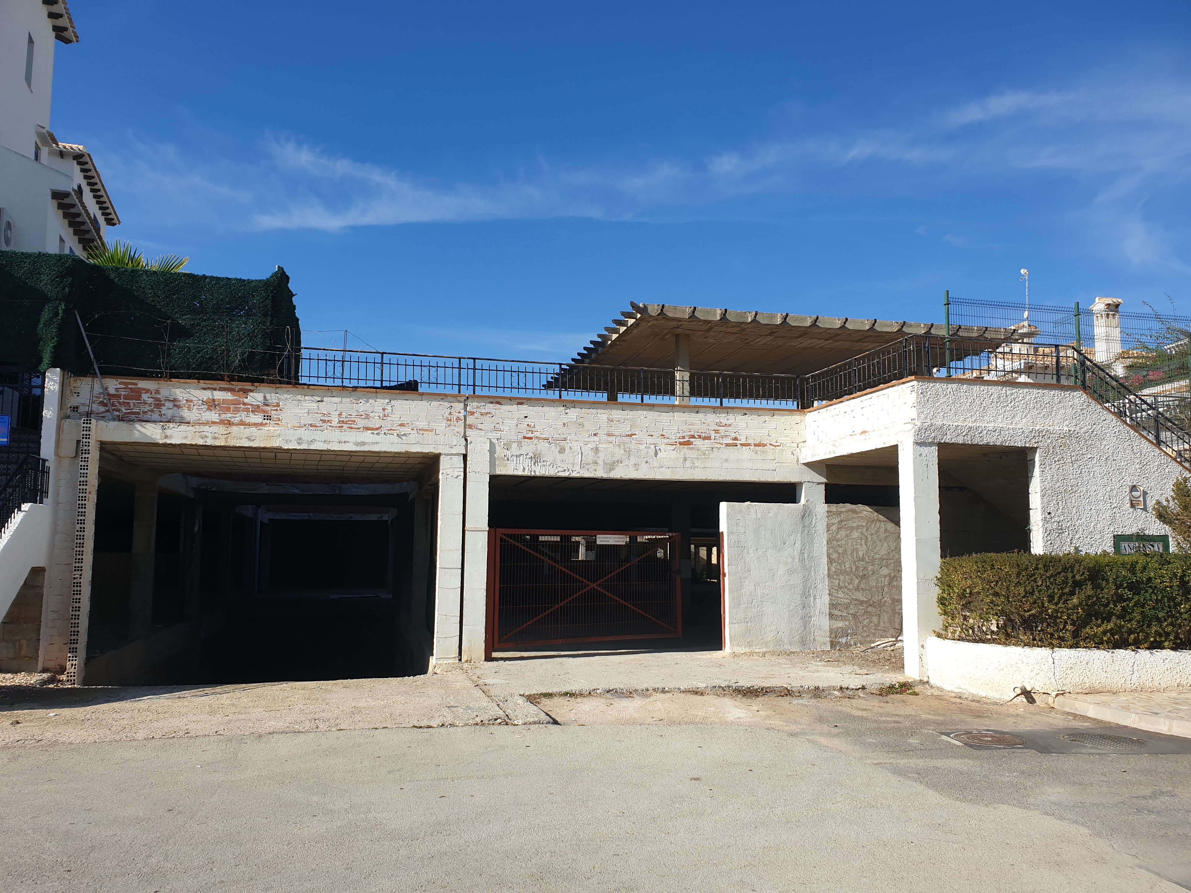 Vista exterior de Edifici en venda en Orihuela
