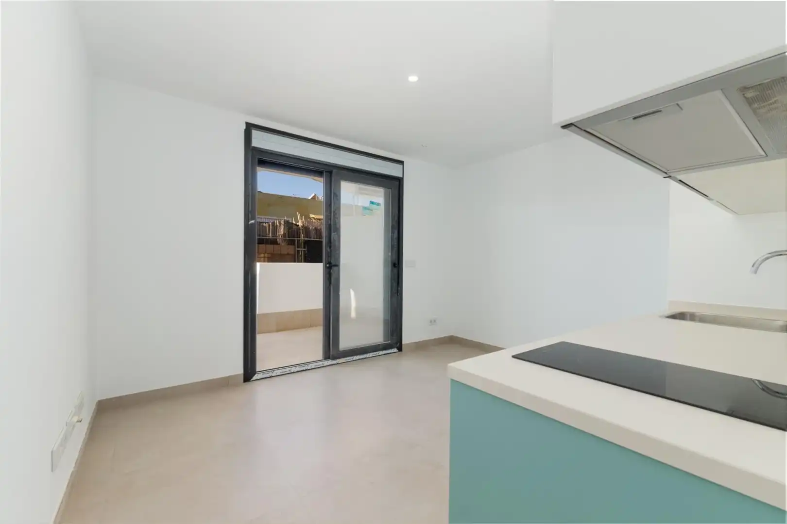 Apartamento con piscina en venta en La Carihuela - Los Nidos, imagen 6