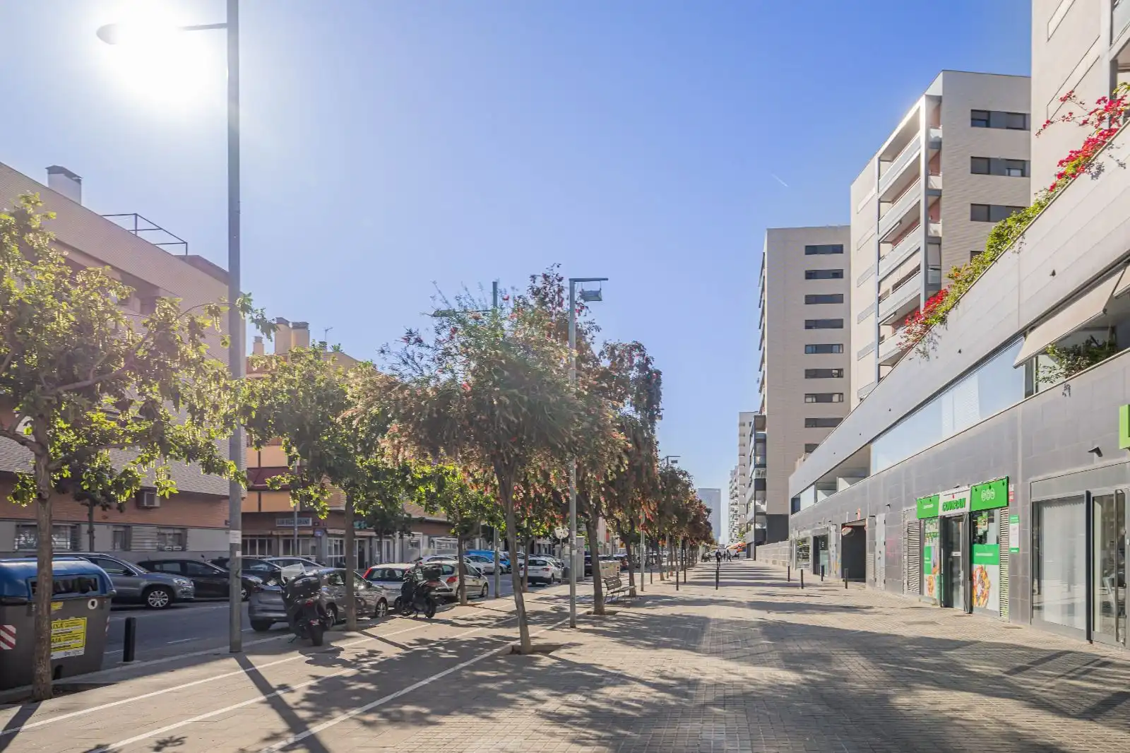 Vista exterior de Local de lloguer en Badalona