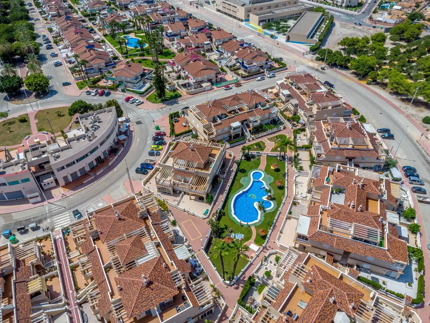 Vista exterior de Dúplex en venda en Orihuela amb Aire condicionat, Jardí privat i Piscina
