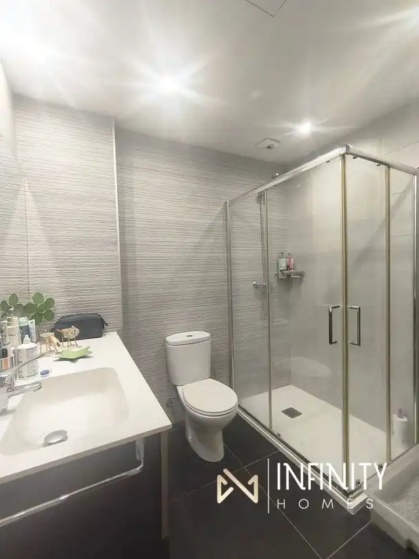 Badezimmer von Wohnung zur Miete in Bilbao  mit Heizung, Terrasse und Balkon