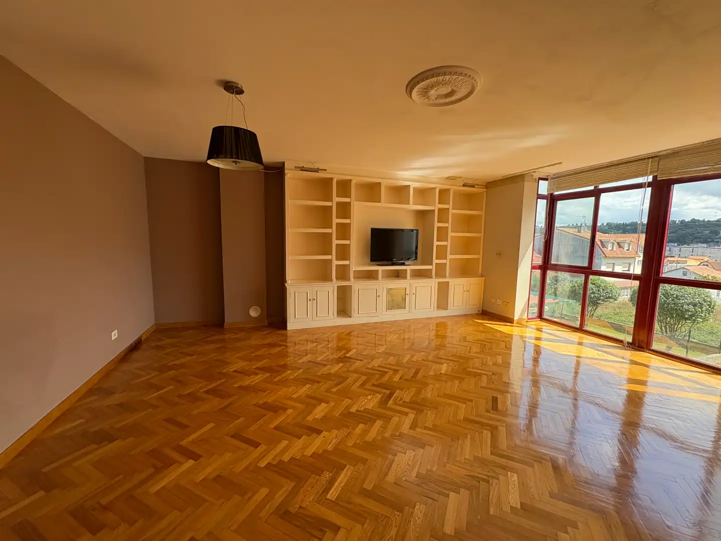 Sala de estar de Casa adosada en venta en Culleredo con Calefacción, Jardín privado y Parquet