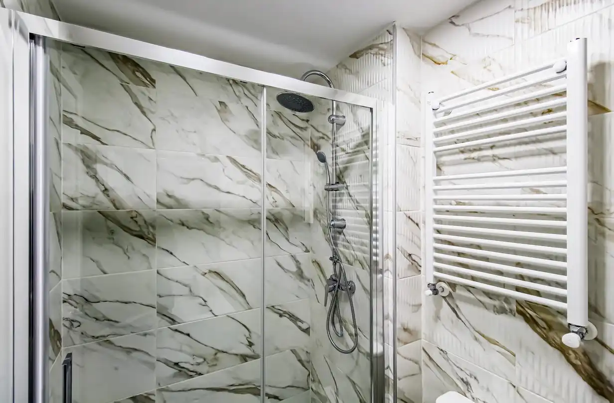 Bathroom of Flat for sale in Madrid  with Air Conditioner, Heating and Terrace