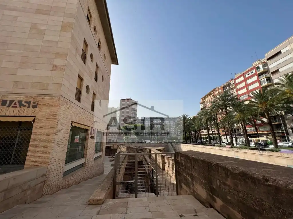 Exterior view of Commercial properties for rent in Alzira