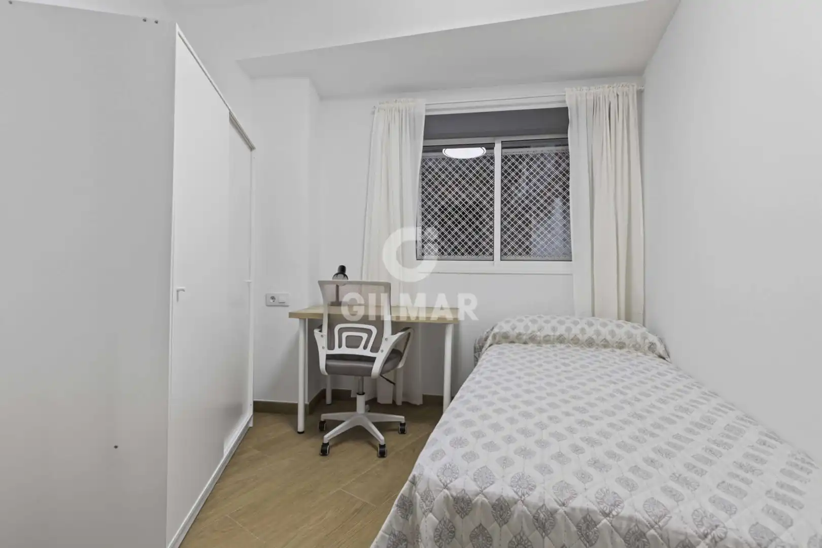 Habitación de Piso en venta en Sevilla con Calefacción y Jardín privado