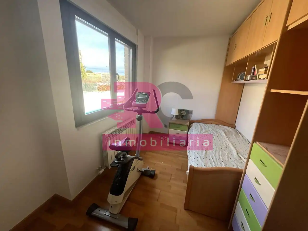 Habitación de Casa adosada en venta en Cabrerizos con Calefacción, Jardín privado y Piscina comunitaria