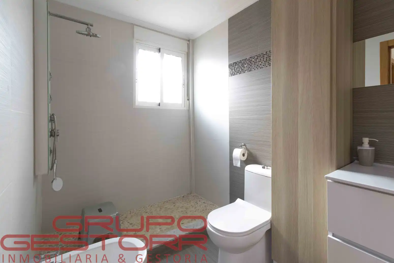 Bany de Casa o xalet en venda en Torrent amb Jardí privat, Terrassa i Traster
