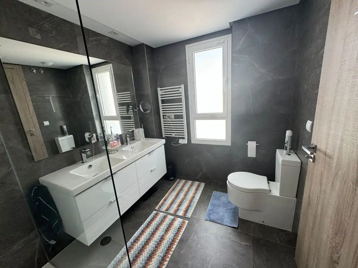 Bathroom of Apartments for sale in Sotogrande  with Air Conditioner, Private garden and Terrace
