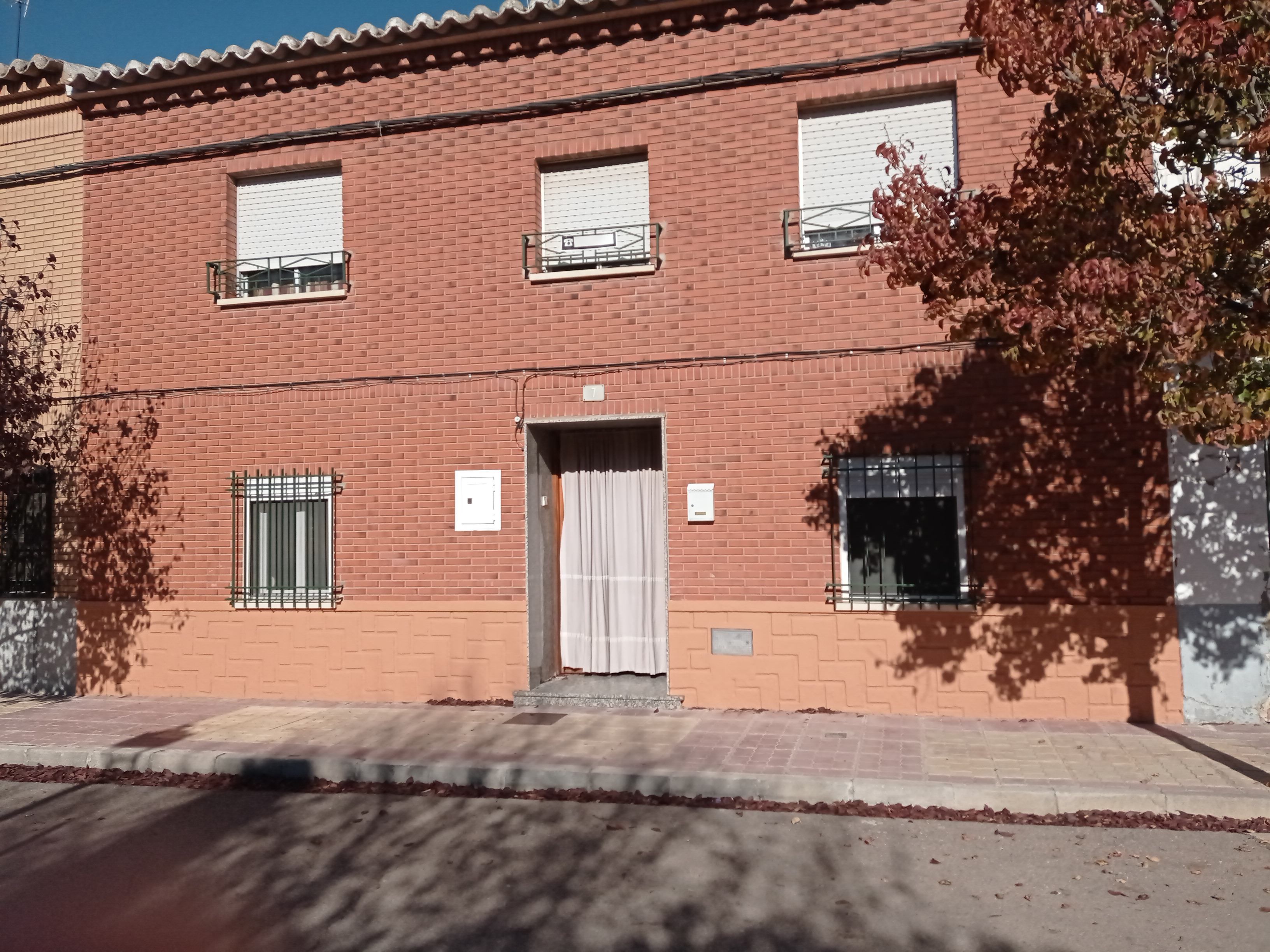 Exterior view of House or chalet for sale in Herencia  with Heating, Terrace and Furnished