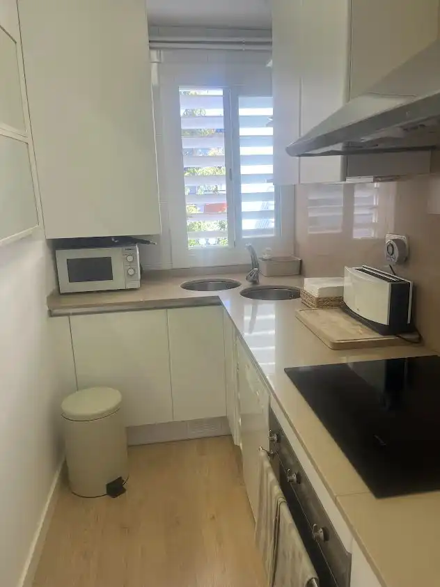 Cocina de Apartamento de alquiler en Sitges con Calefacción, Jardín privado y Terraza