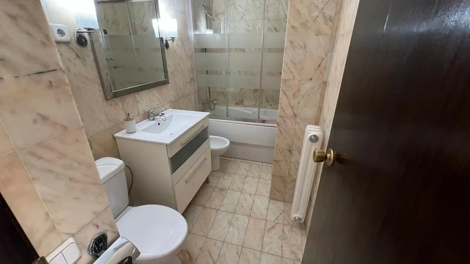 Bathroom of Flat for sale in Sabadell  with Air Conditioner, Heating and Terrace
