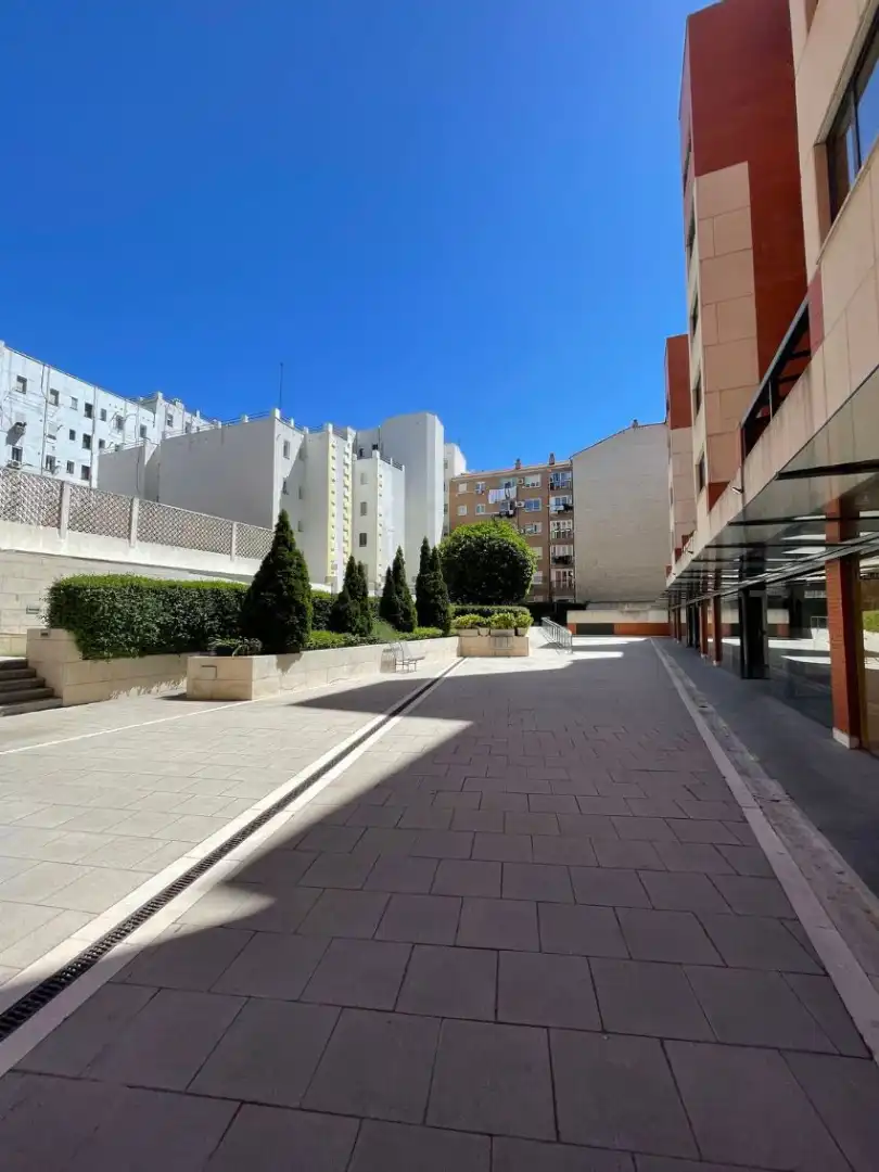 Vista exterior de Ático de alquiler con opción a compra en Madrid con Aire acondicionado, Calefacción y Terraza