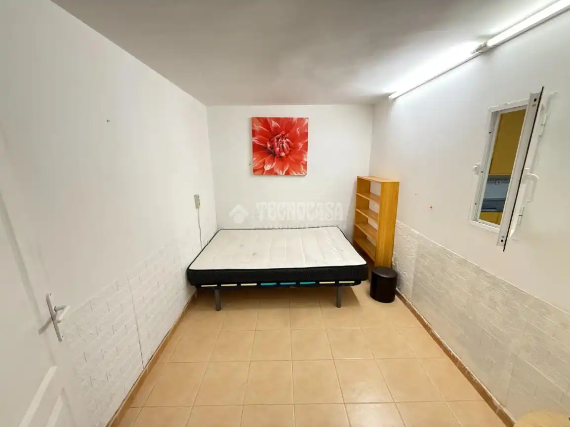 Einfamilien-Reihenhaus zum Verkauf in Guadalajara mit Klimaanlage, Heizung und Privatgarten