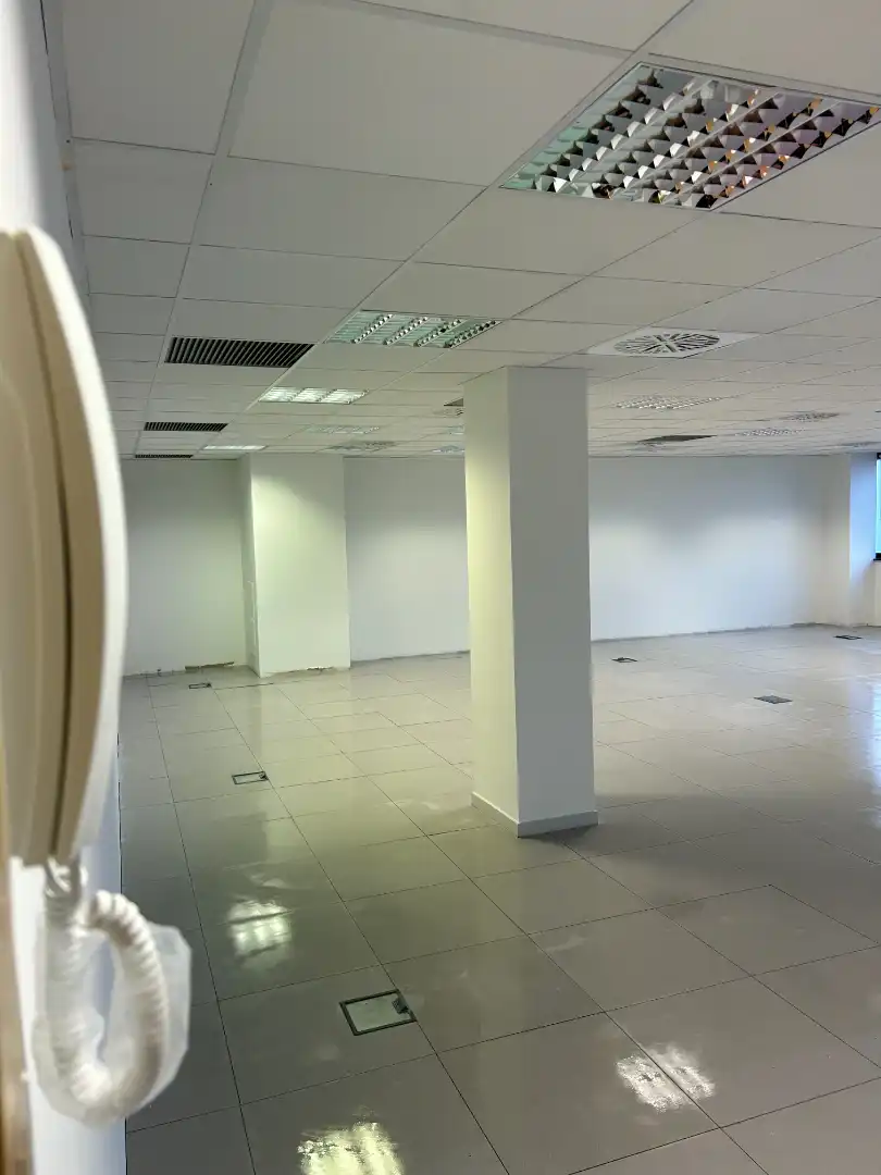 Office space with lift to rent in Polígono Parque Empresarial la Muga 11, imagen 4