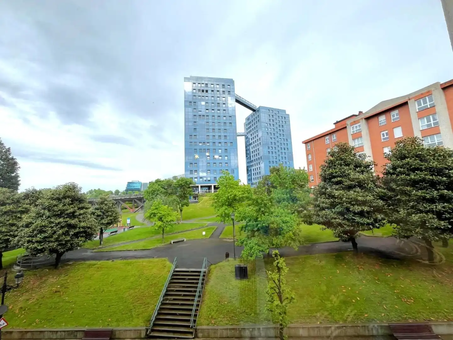 Vista exterior de Piso de alquiler en Oviedo  con Calefacción