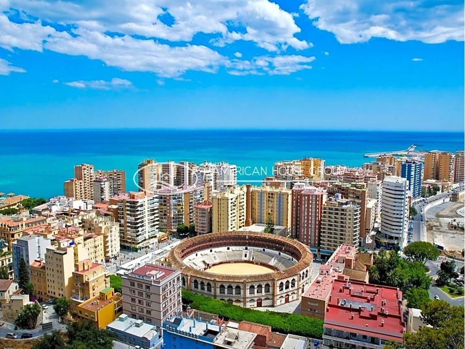 Vista exterior de Edifici en venda en Torremolinos