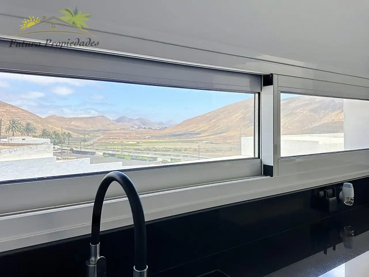 Vista exterior de Casa o xalet en venda en Yaiza amb Aire condicionat