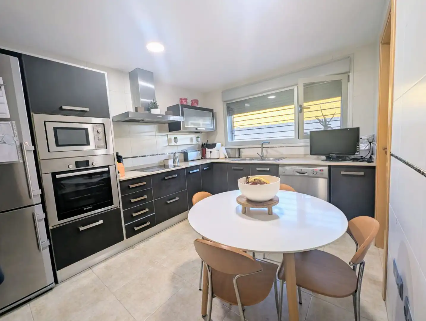 Cocina de Casa adosada en venta en Castellón de la Plana / Castelló de la Plana con Aire acondicionado, Calefacción y Terraza