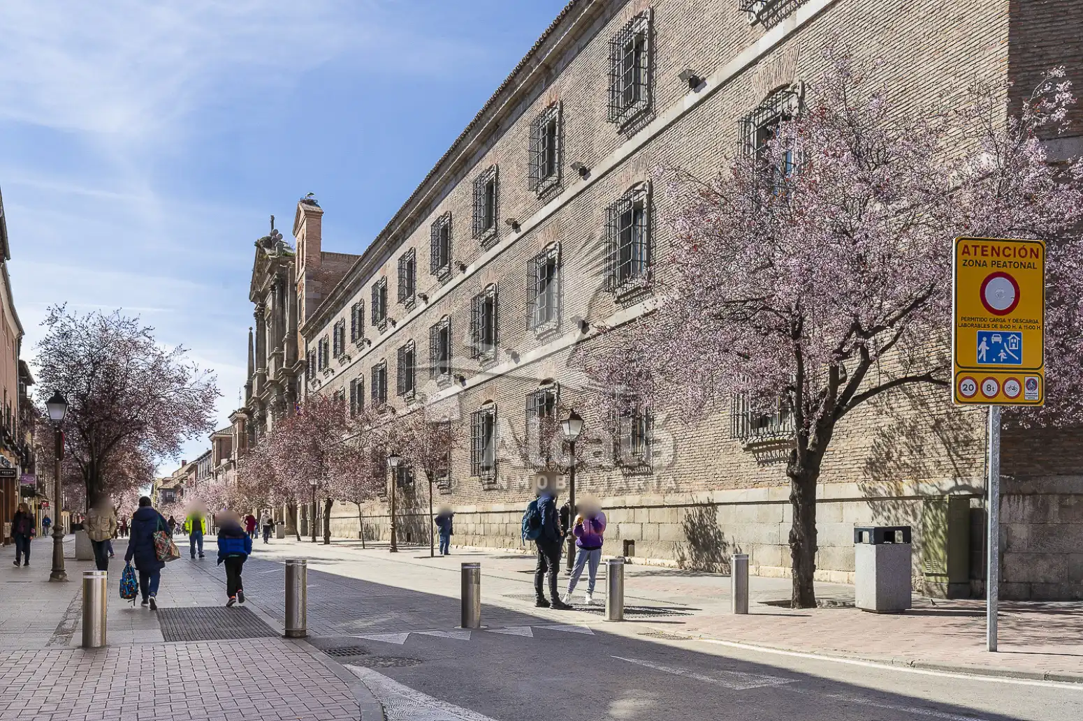 Vista exterior de Pis en venda en Alcalá de Henares amb Aire condicionat, Calefacció i Moblat