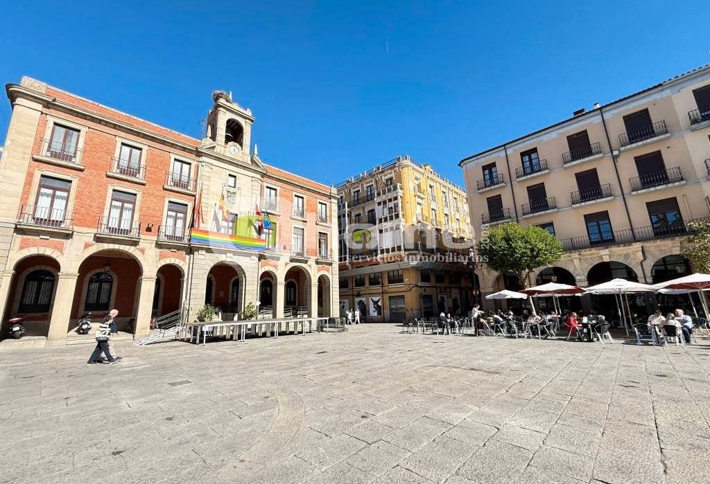 Vista exterior de Dúplex en venta en Zamora Capital  con Calefacción, Parquet y Amueblado