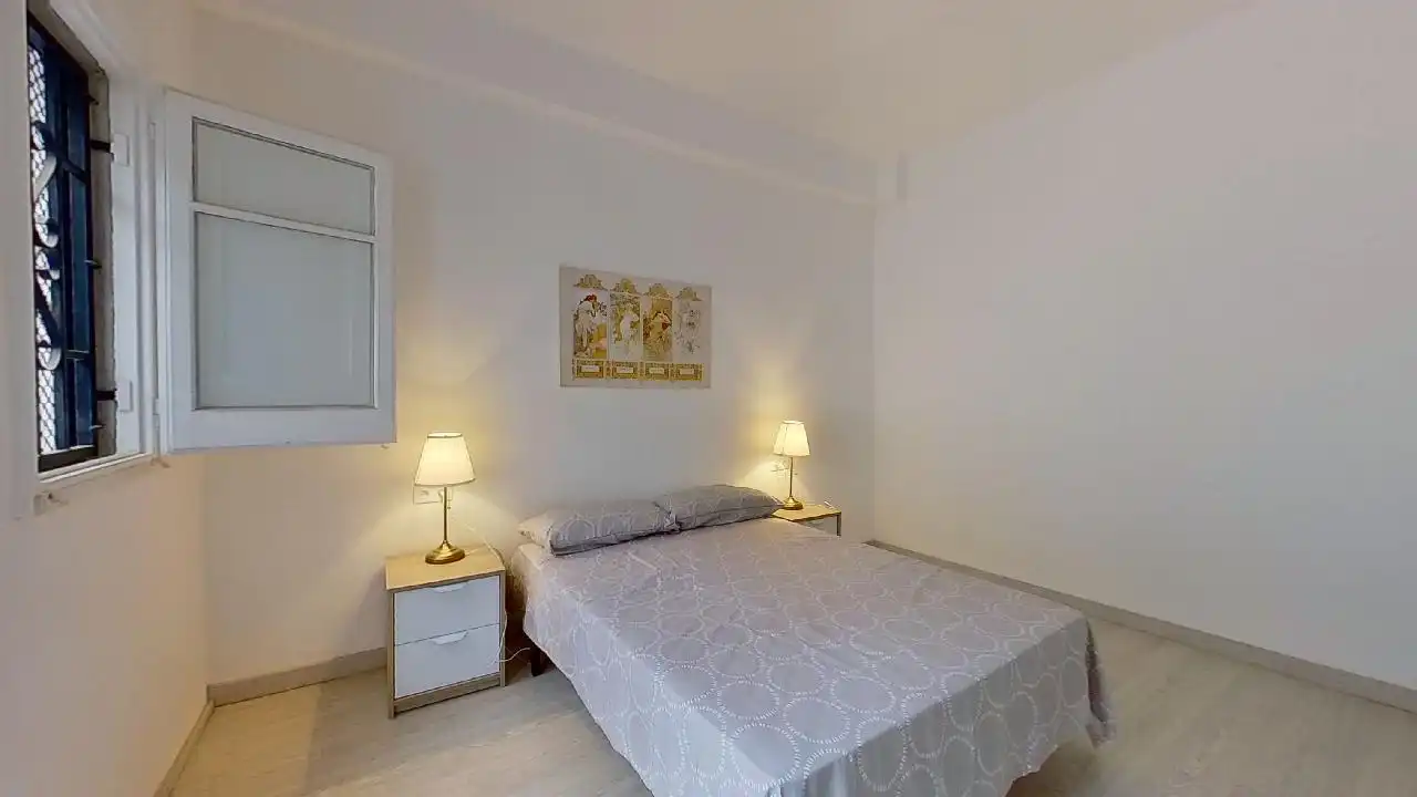 Dormitori de Apartament en venda en Barcelona amb Parquet, Terrassa i Balcó