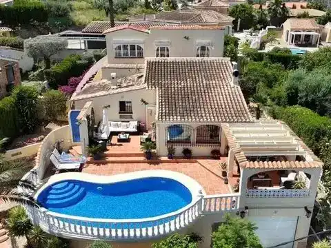 Vista exterior de Casa o xalet en venda en Orba amb Aire condicionat, Piscina i Balcó