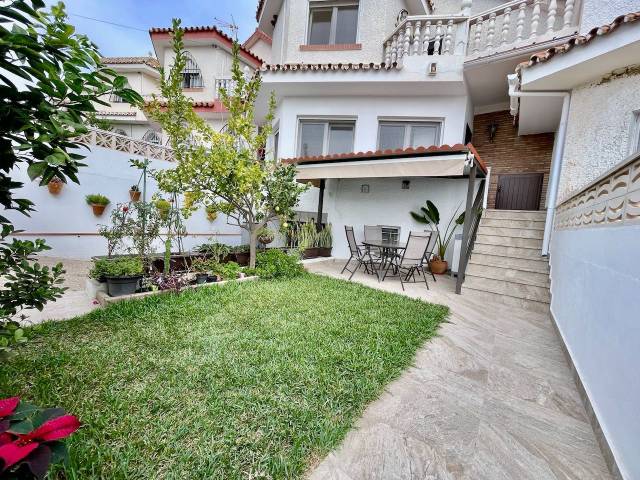 Casa adosada en Venta en Almayate