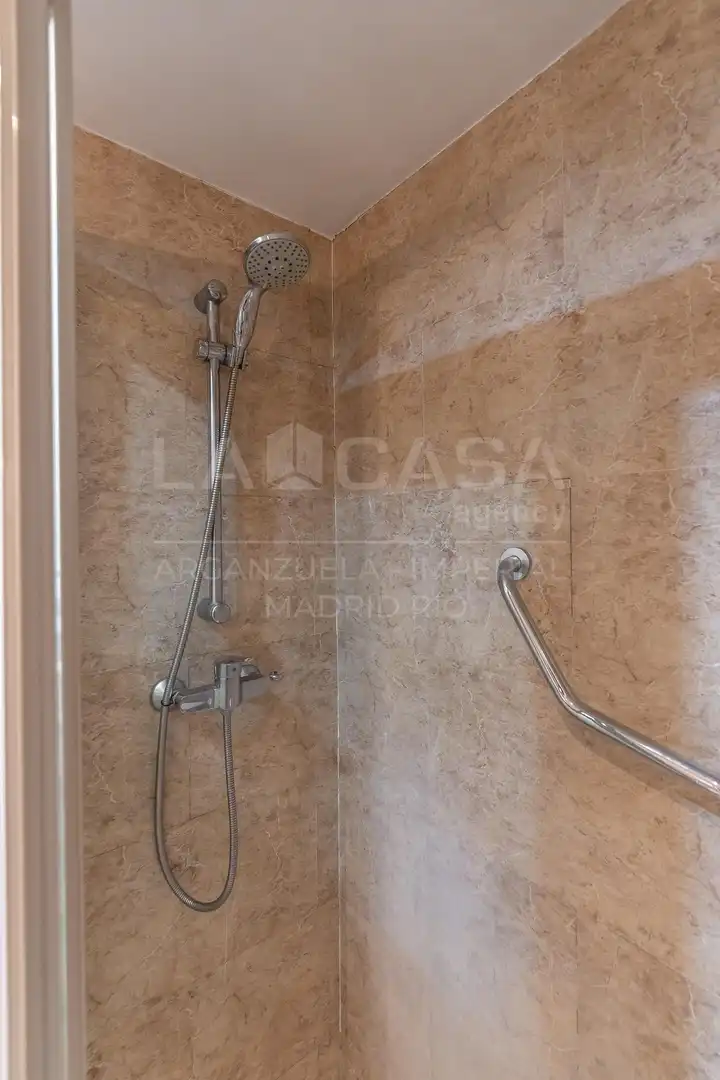 Baño de Ático en venta en Madrid con Aire acondicionado, Calefacción y Terraza
