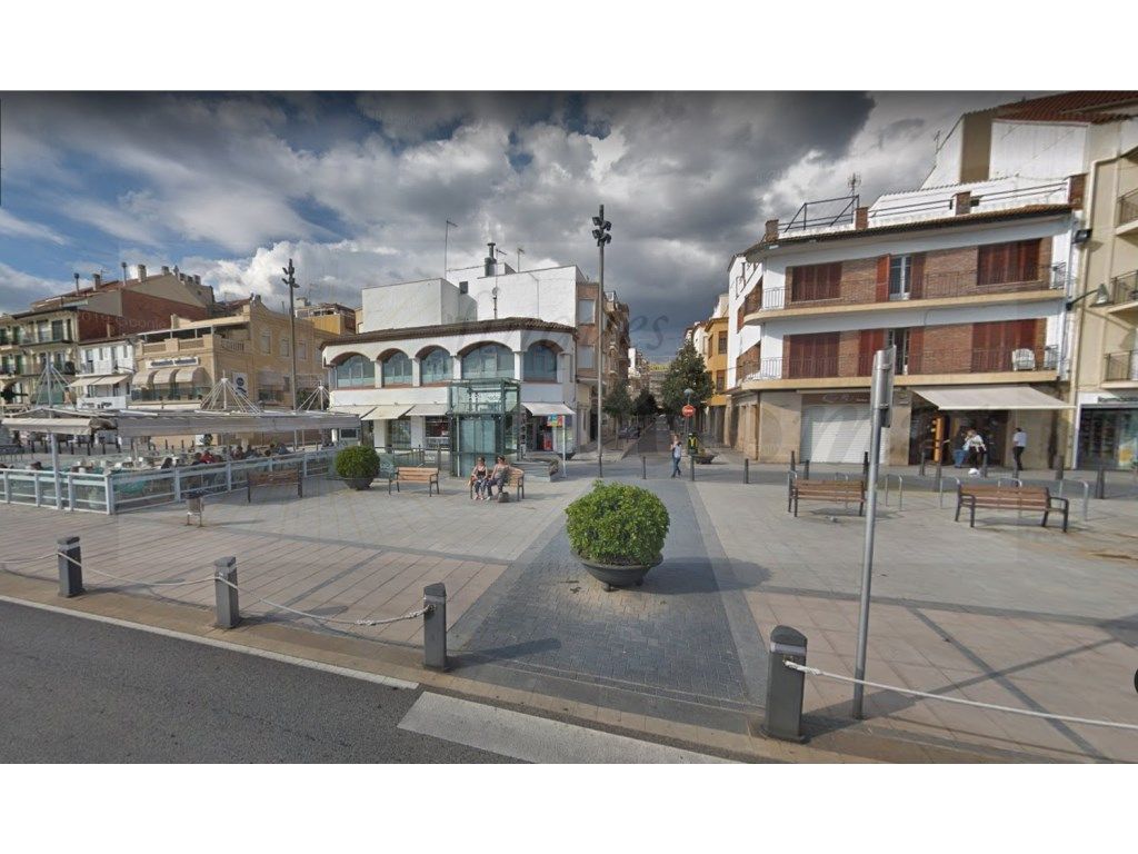Vista exterior de Local de lloguer en Cambrils