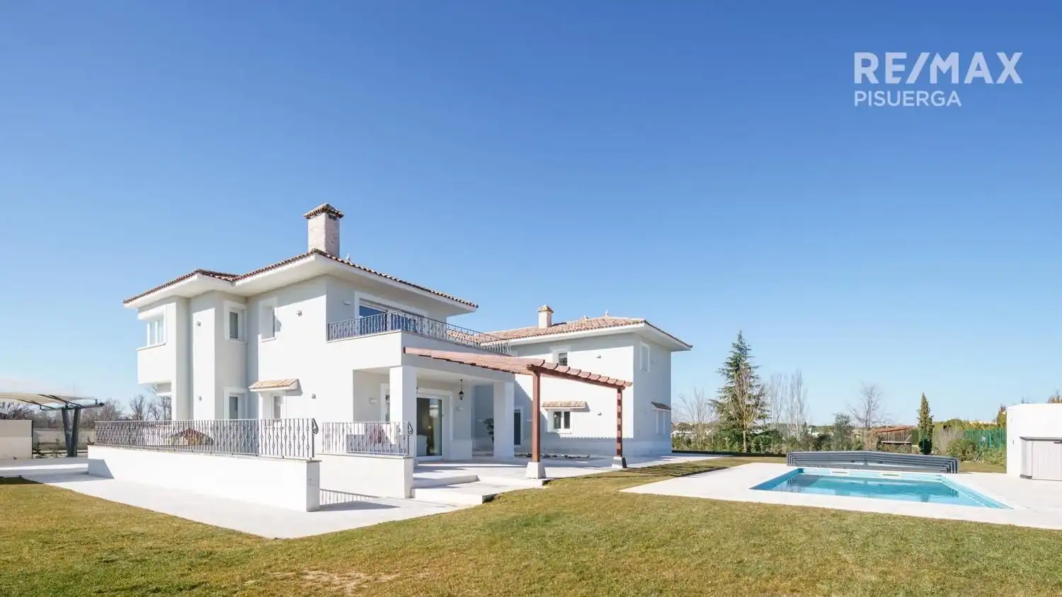 Vista exterior de Casa o xalet en venda en Laguna de Duero amb Calefacció, Jardí privat i Terrassa