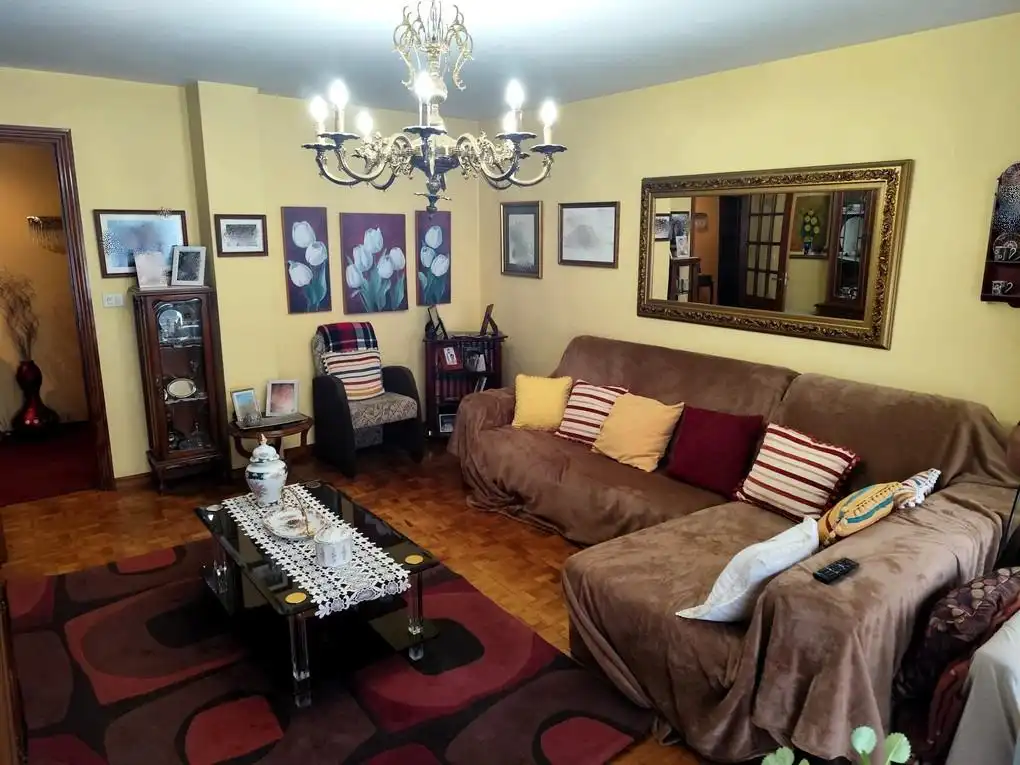 Sala d'estar de Pis en venda en Carballo amb Calefacció, Parquet i Traster
