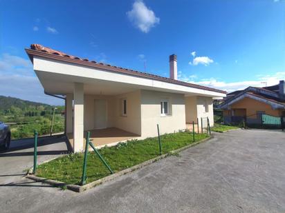 Außenansicht von Haus oder Chalet zum verkauf in Soto del Barco mit Terrasse und Abstellraum