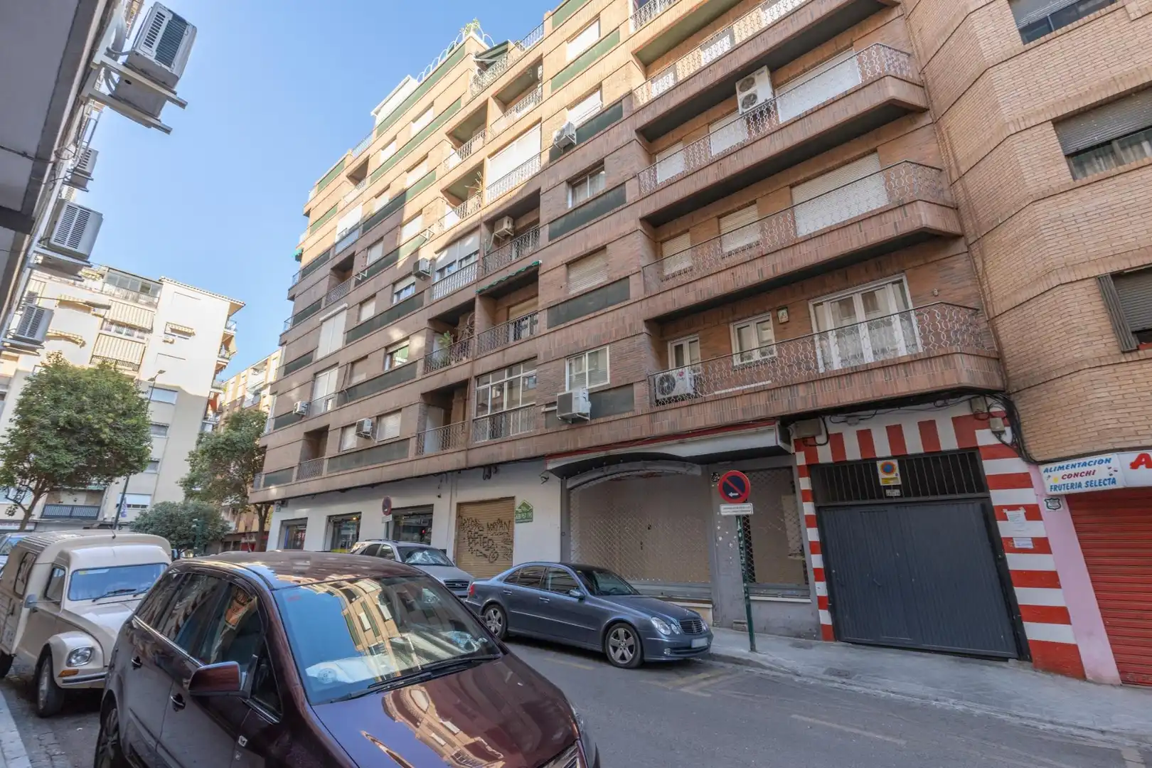 Vista exterior de Pis en venda en Granada amb Calefacció i Balcó