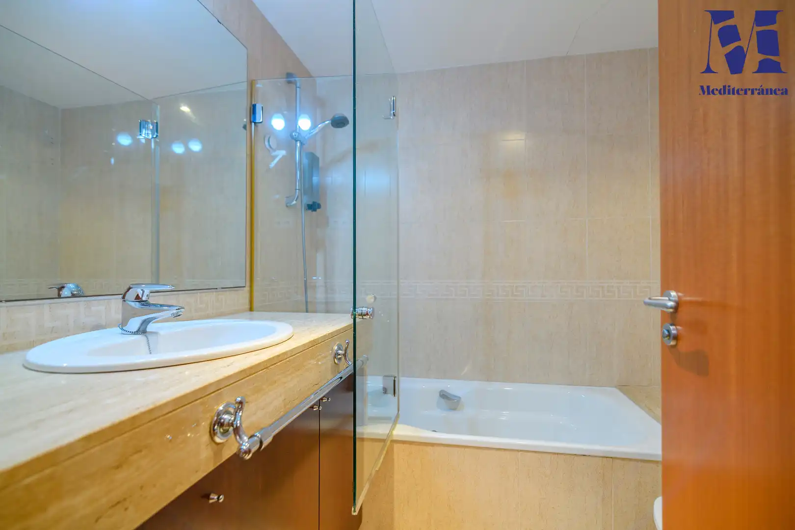 Bathroom of Flat for rent in Castelldefels  with Air Conditioner, Heating and Parquet flooring