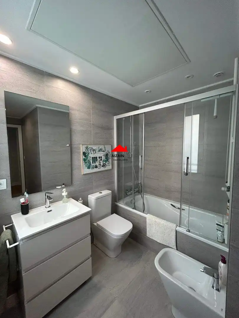 Baño de Piso en venta en Bilbao  con Calefacción y Trastero