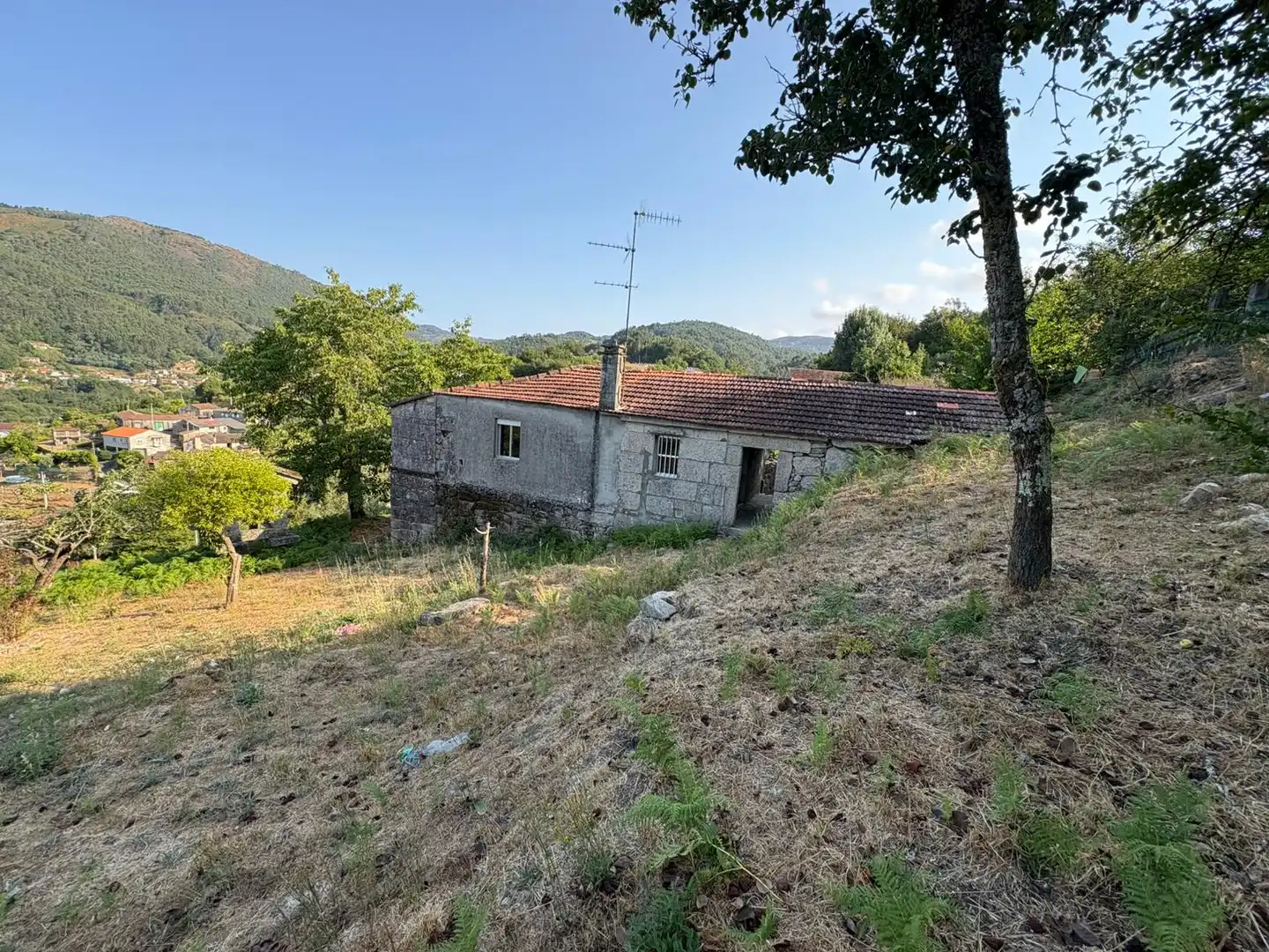 Houses for sale in Covelo  with Storage room and Furnished