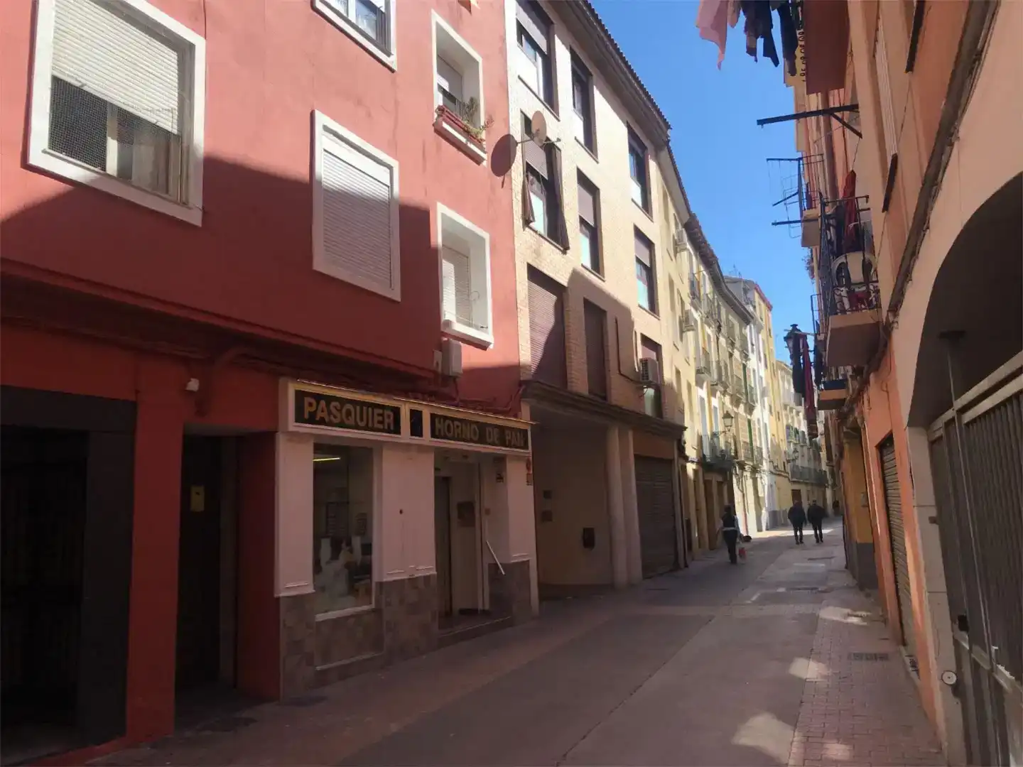 Außenansicht von Wohnung zum Verkauf in  Zaragoza Capital mit Klimaanlage und Balkon