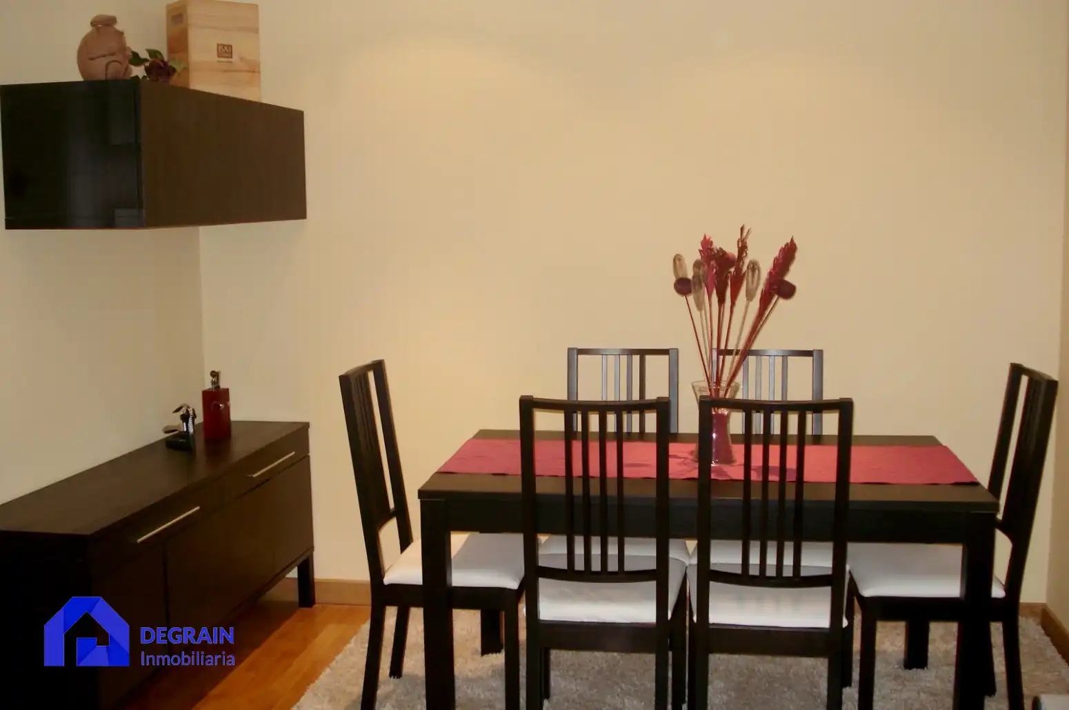 Comedor de Piso en venta en Oviedo  con Calefacción, Trastero y Balcón