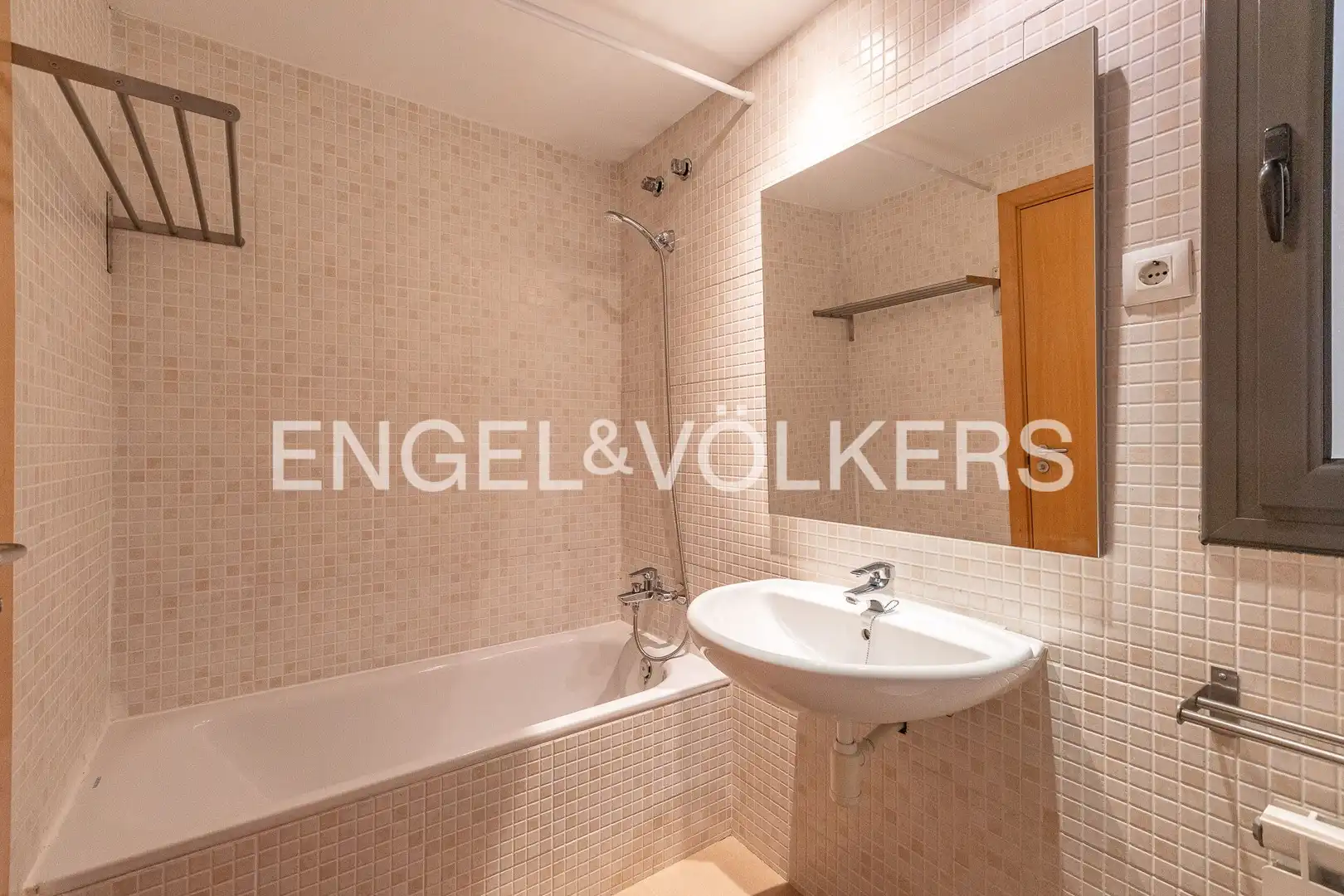 Bathroom of Flat for sale in Sant Cugat del Vallès  with Heating, Private garden and Parquet flooring