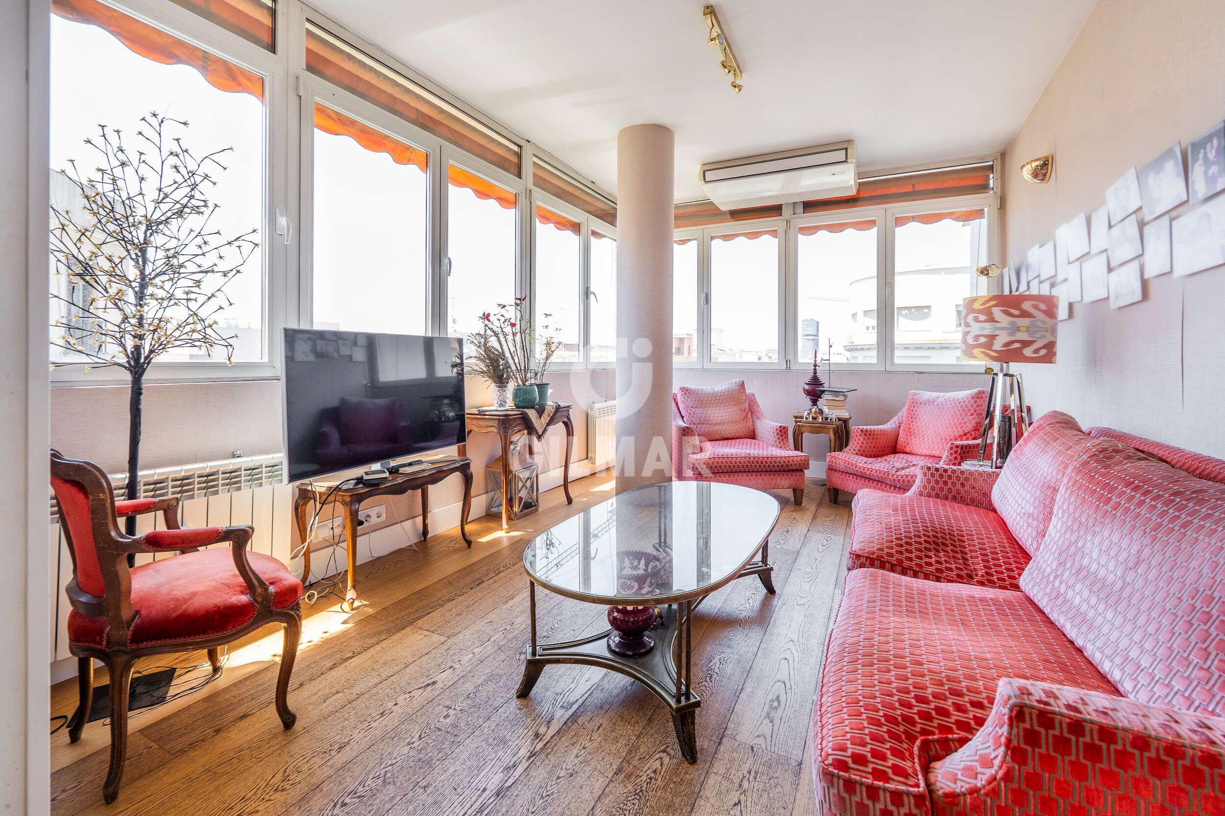Living room of Flat for sale in  Madrid Capital  with Heating and Balcony